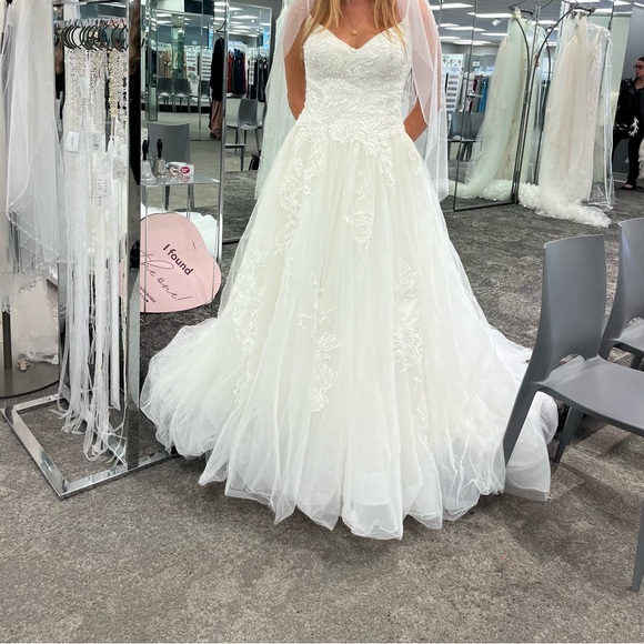 oleg cassini ivory wedding dress Oleg Cassini Satin Bodice Organza Wedding Dress